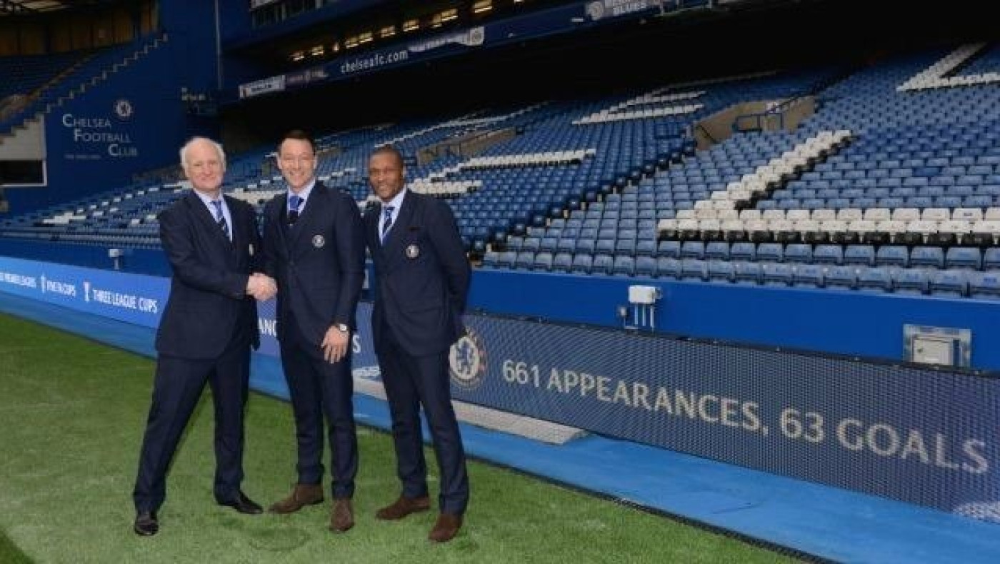 Η σημαία θα μείνει στον ιστό της!