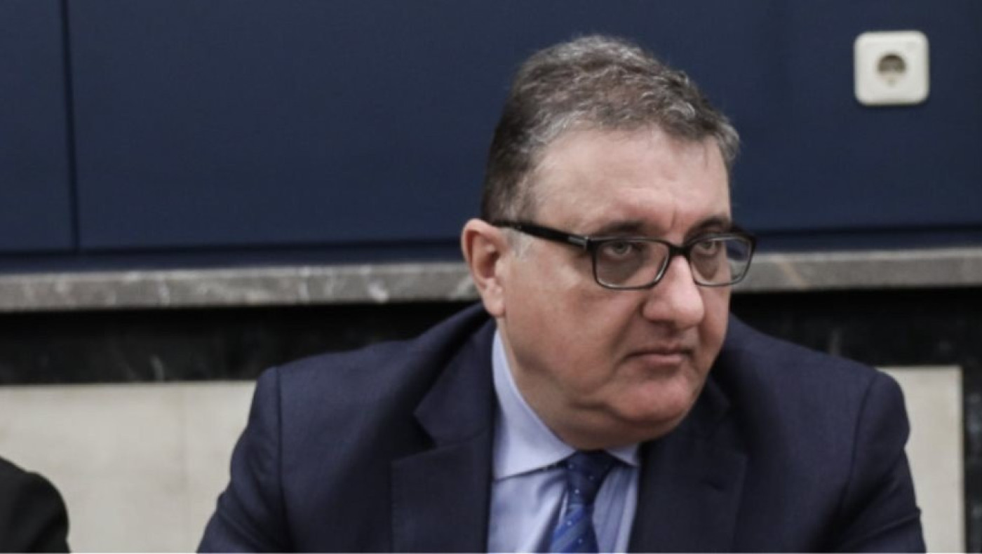 Ο Εξαδάκτυλος προτείνει την επαναφορά της μάσκας σε σχολεία και κλειστούς χώρους