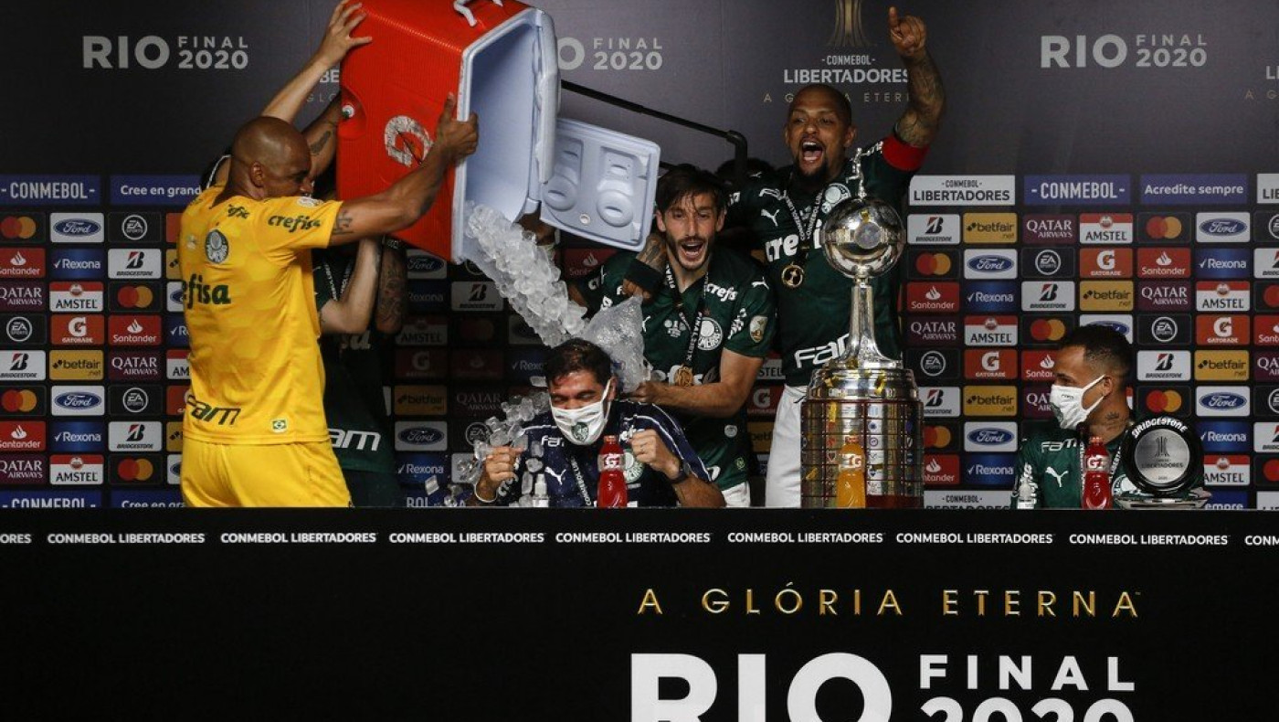 Το... παγωμένο μπάνιο του Φερέιρα στη συνέντευξη τύπου