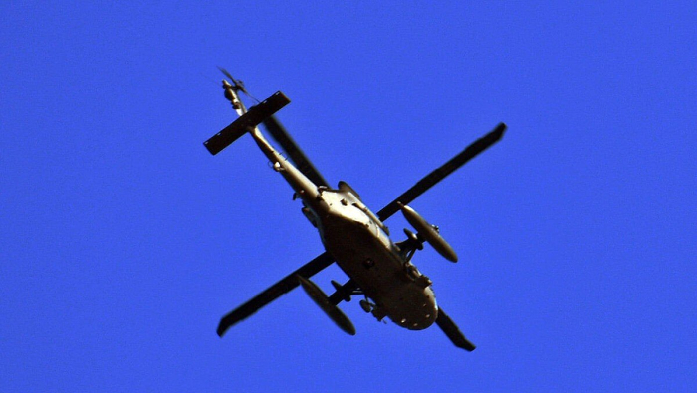 Καβάλα: Σμήνος 7 ελικοπτέρων Blackhawk και Apache στον ουρανό της