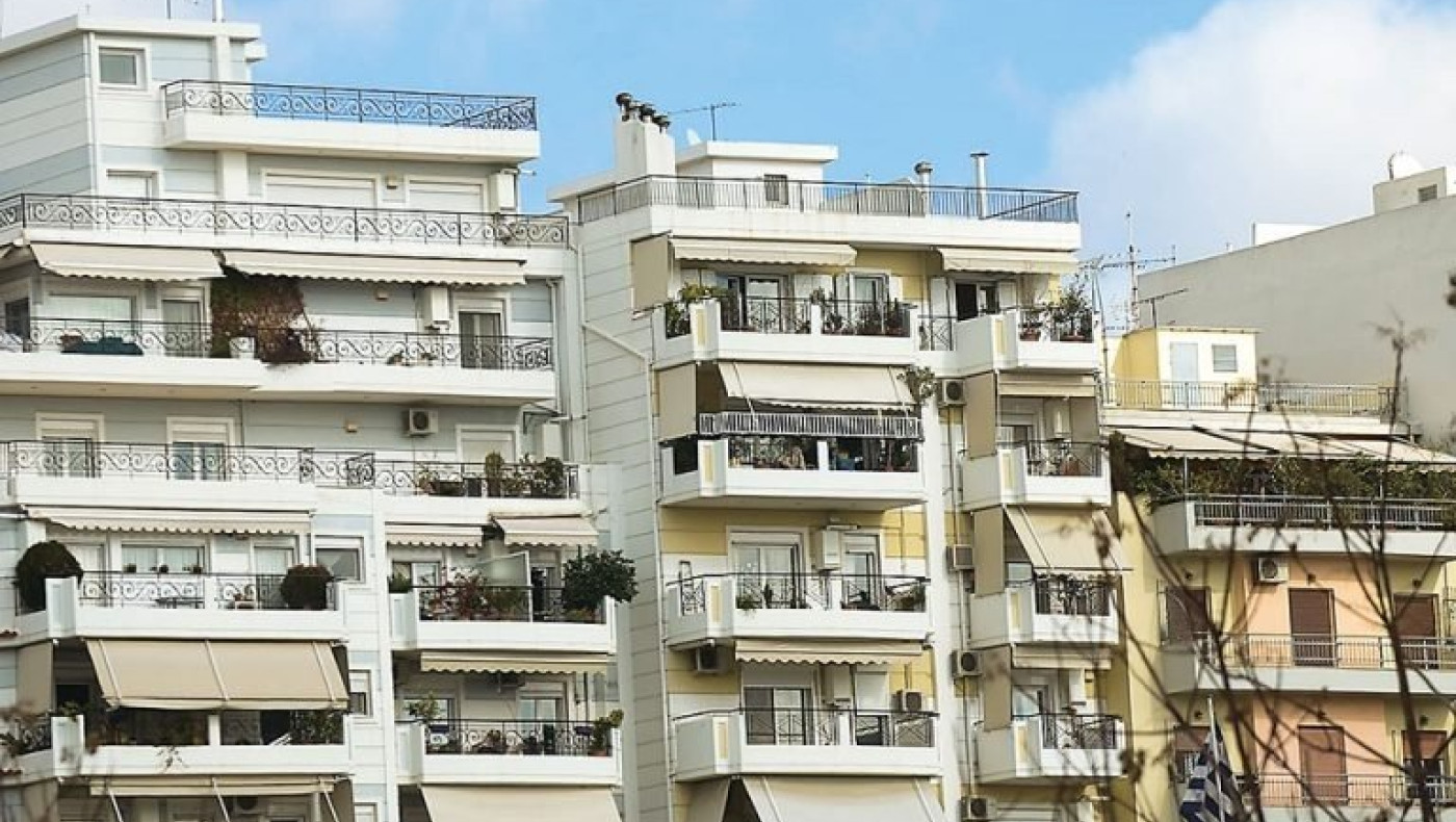 Στον «αέρα» 20.000 μεταβιβάσεις ακινήτων για μία... σφραγίδα