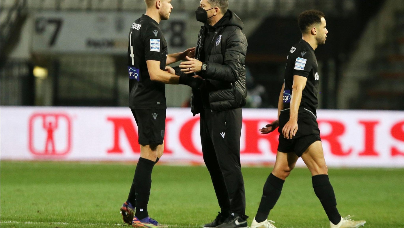 Δικέφαλος Ναι, Διπρόσωπος Όχι