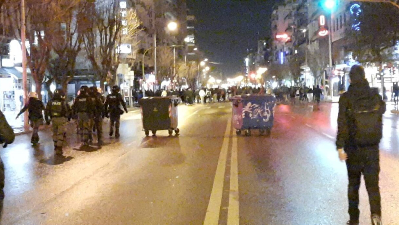 Επεισόδια στην Καμάρα μεταξύ διαδηλωτών και αστυνομικών