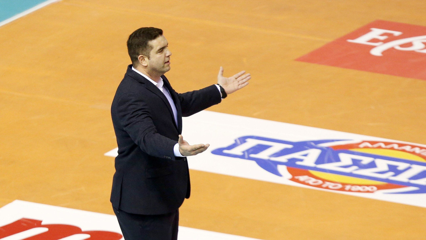 Δεληκώστας: «Το μυαλό μας στα ντέρμπι - Ταλαιπωρία στη Σύρο»