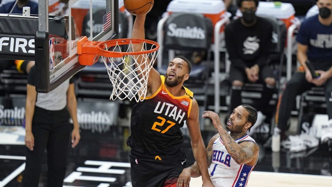 H «40άρα» Σίμονς δεν φρέναρε τους τρομερούς Τζαζ