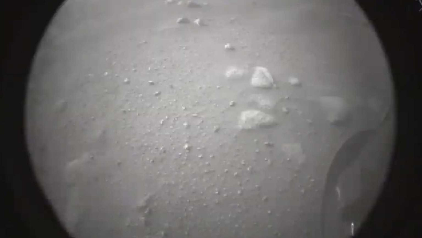 Perseverance: «Πάτησε» στον Άρη κι έγραψε ιστορία, οι πρώτες φωτογραφίες