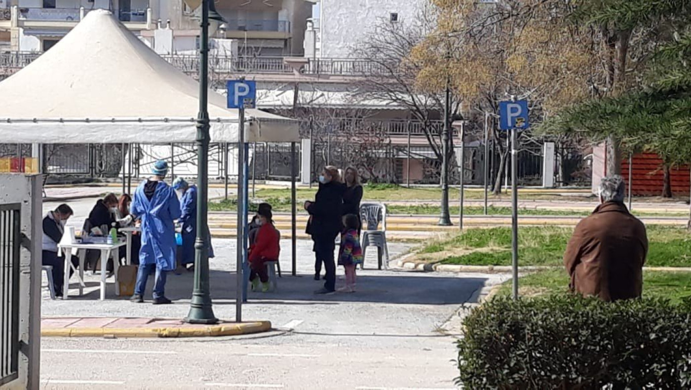 Ουρές για ένα rapid test στον Εύοσμο