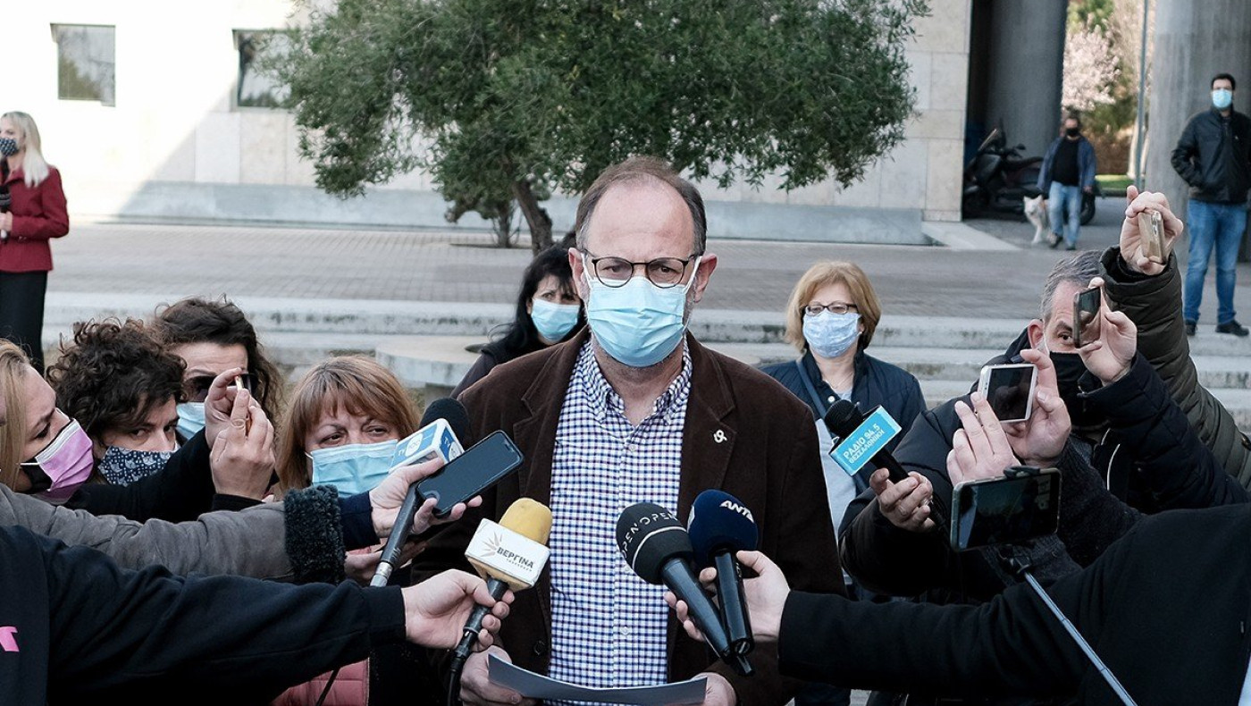 Απάντηση Τσαβλή σε Ζέρβα: «Εμβολίασα συγγενείς μου για να μην χαθεί καμία δόση εμβολίου»