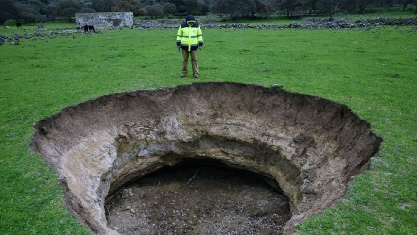 Σοκ στη Νίσυρο: Κρατήρες και ρωγμές «ξεφύτρωσαν» στο έδαφος