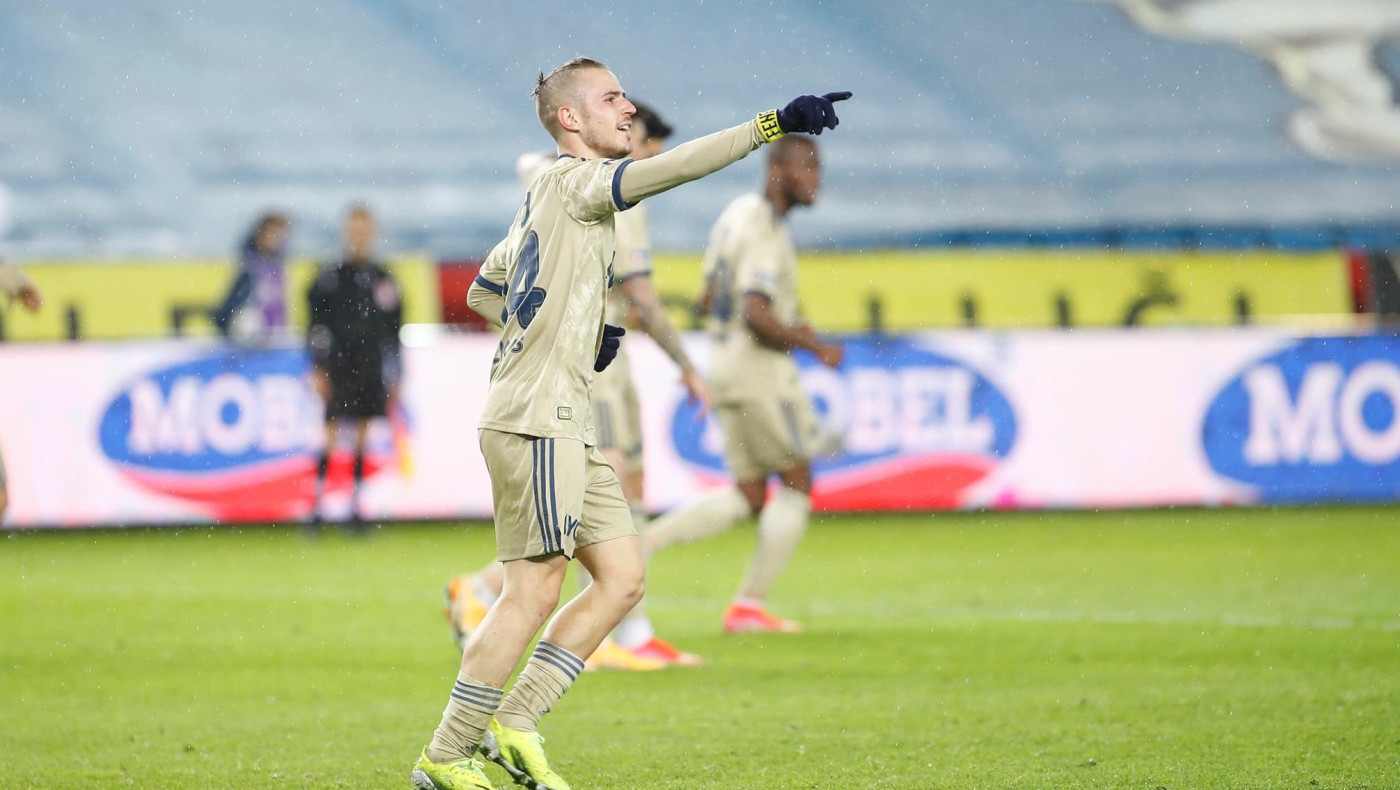 O Πέλκας τρέλανε και το twitter με τους Τούρκους να τον αποθεώνουν, του αφιέρωσε συρτάκι η Φενέρ!