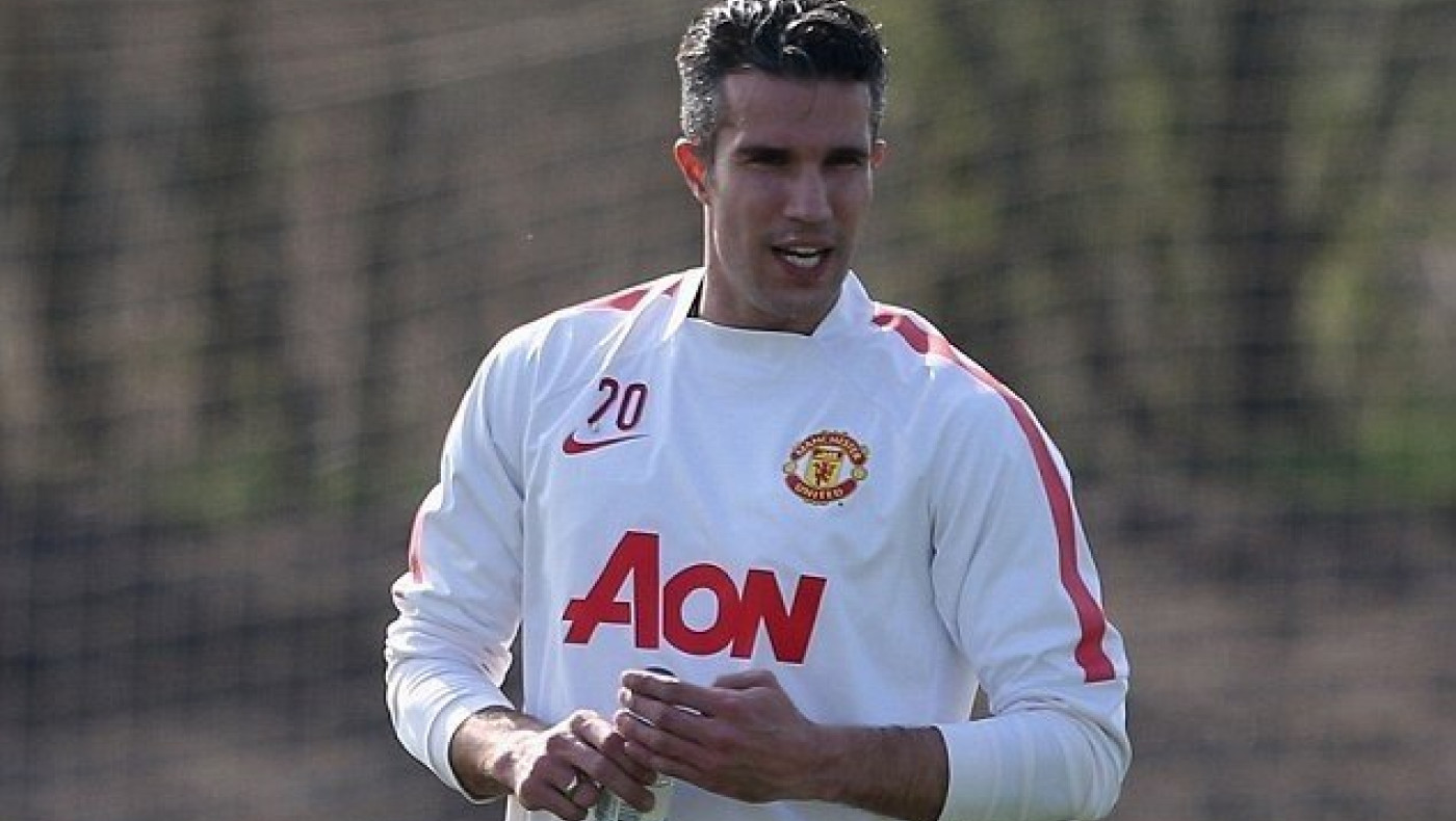 Πληρώνει Φαν Πέρσι για να τον... πουλήσει