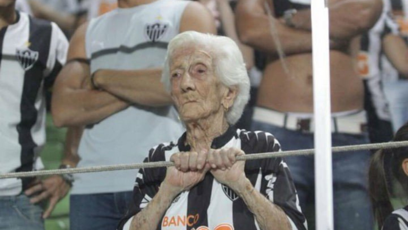 Σόου στις κερκίδες από την σούπερ γιαγιά της Ατλέτικο Μινέιρο! (pics+video)