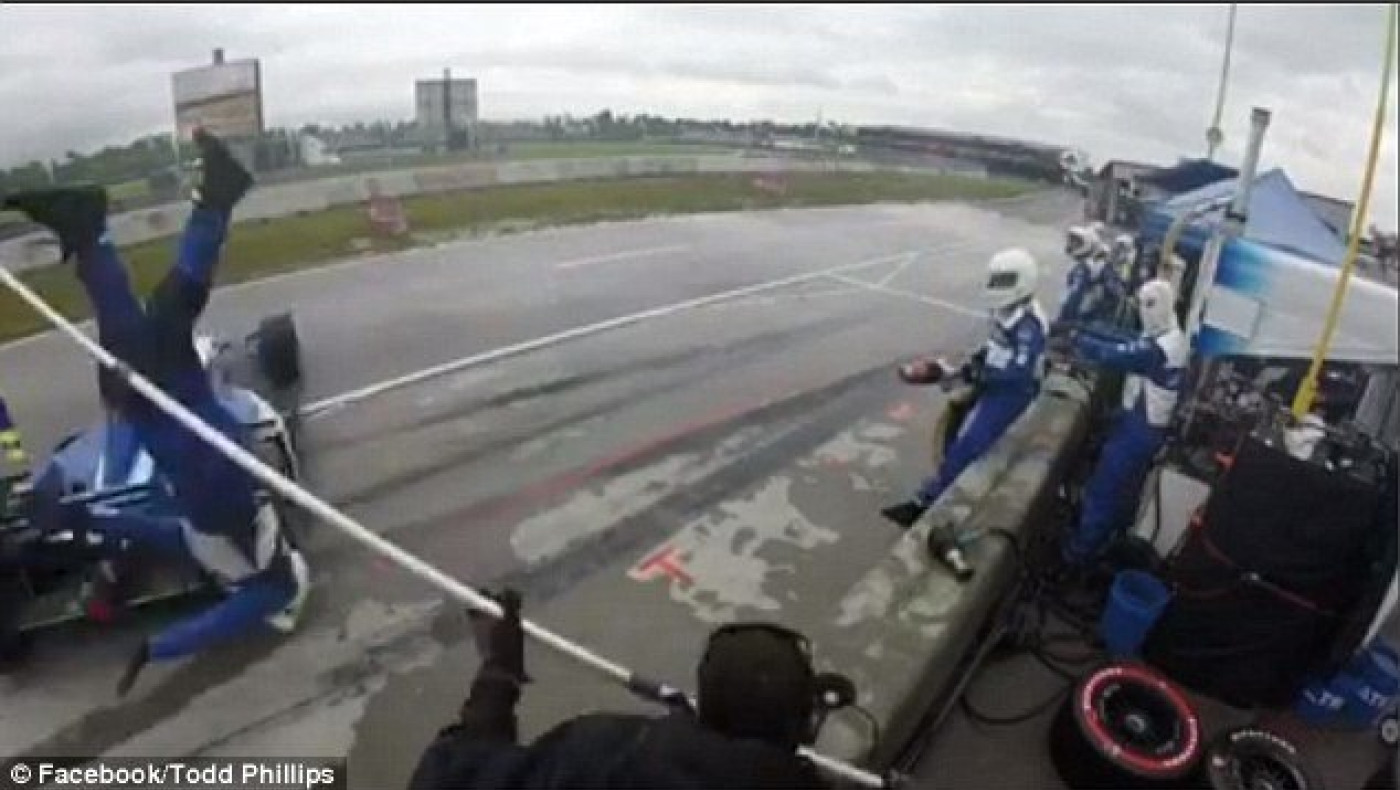 Τον πήρε μαζί του... (pics+video)