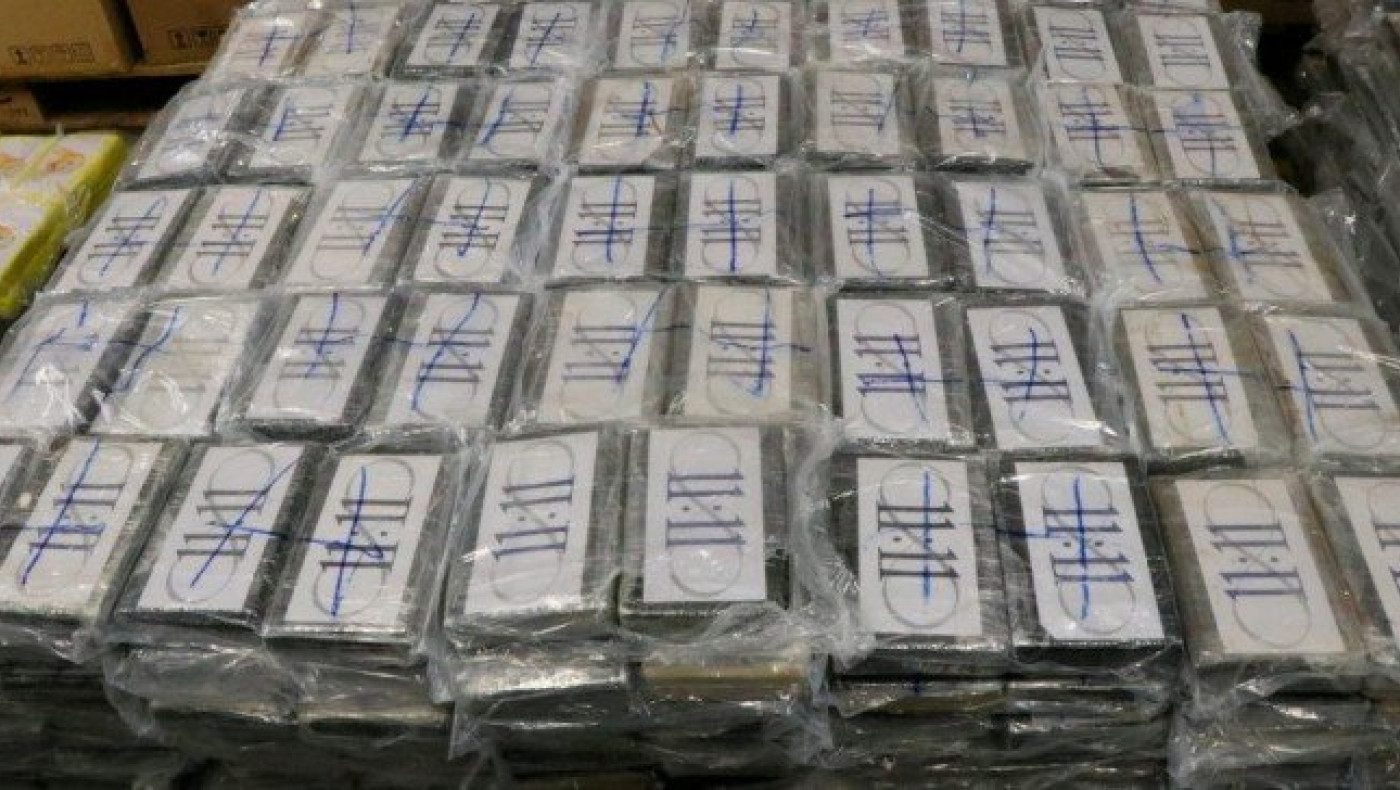 Πειραιάς: Βρέθηκαν 100 κιλά κοκαΐνης κρυμμένα σε κοντέινερ με μπανάνες!