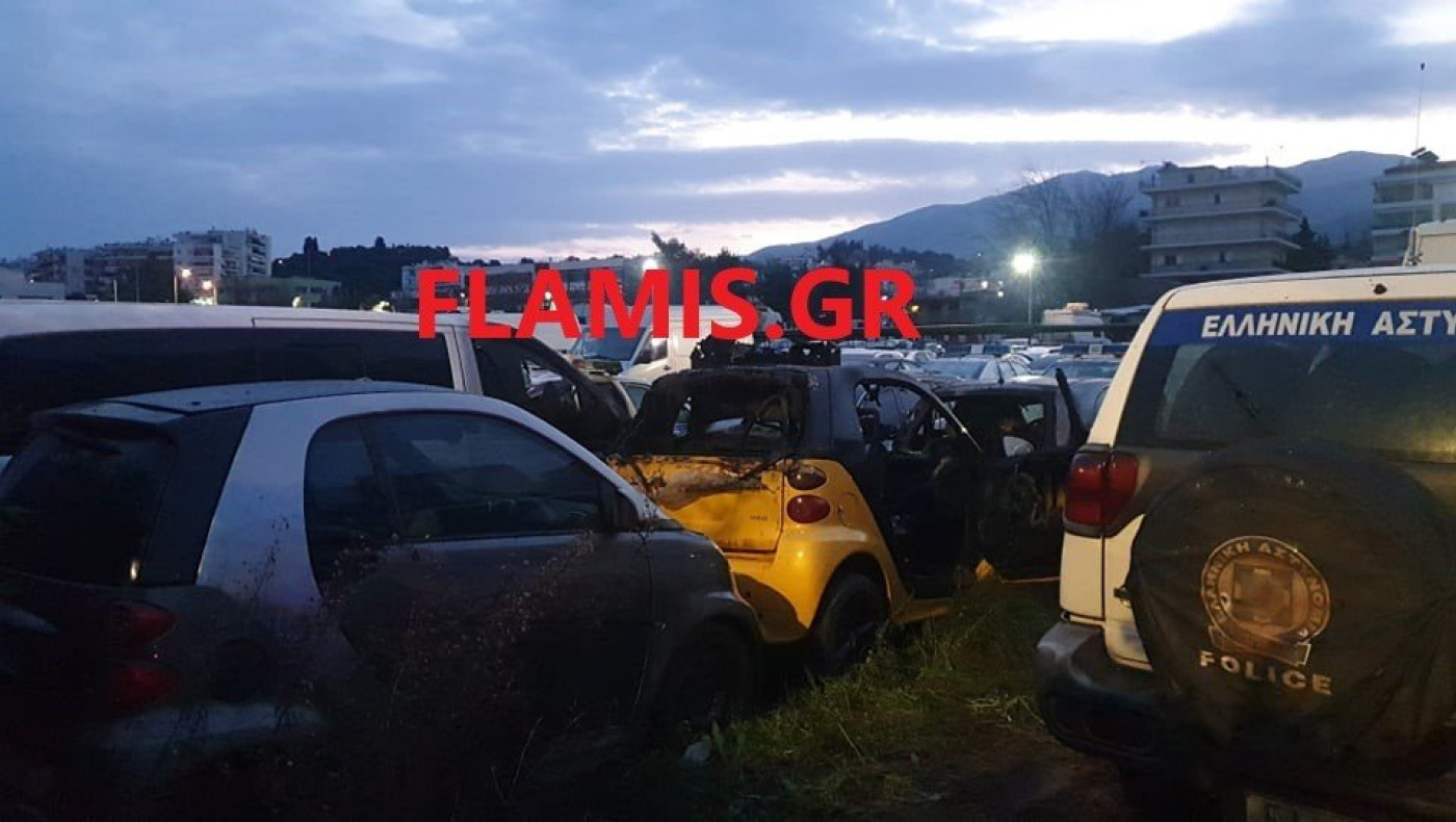 Πάτρα: Επίθεση με μολότοφ και γκαζάκια στο πάρκινγκ της αστυνομίας -Κάηκαν οχήματα