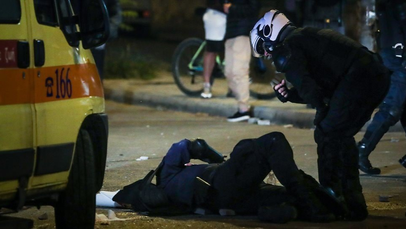 Χούλιγκαν οι δράστες της δολοφονικής επίθεσης στον αστυνομικό -Τι ερευνά η ΕΛΑΣ