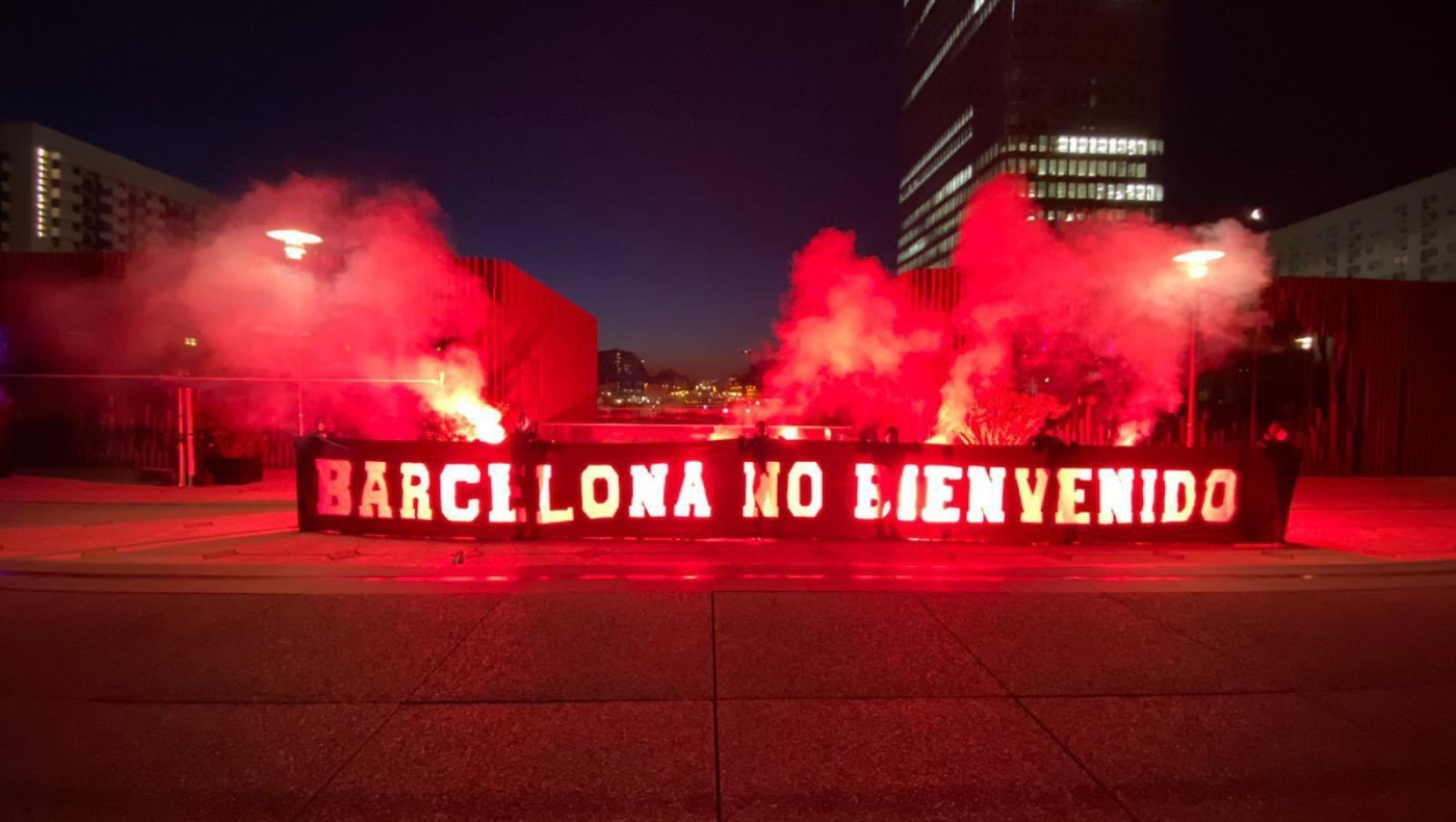 Εμετικό πανό των Ultras της Παρί πριν την Μπαρτσελόνα - Αποκαλούν «πόρνη» τη Σακίρα!