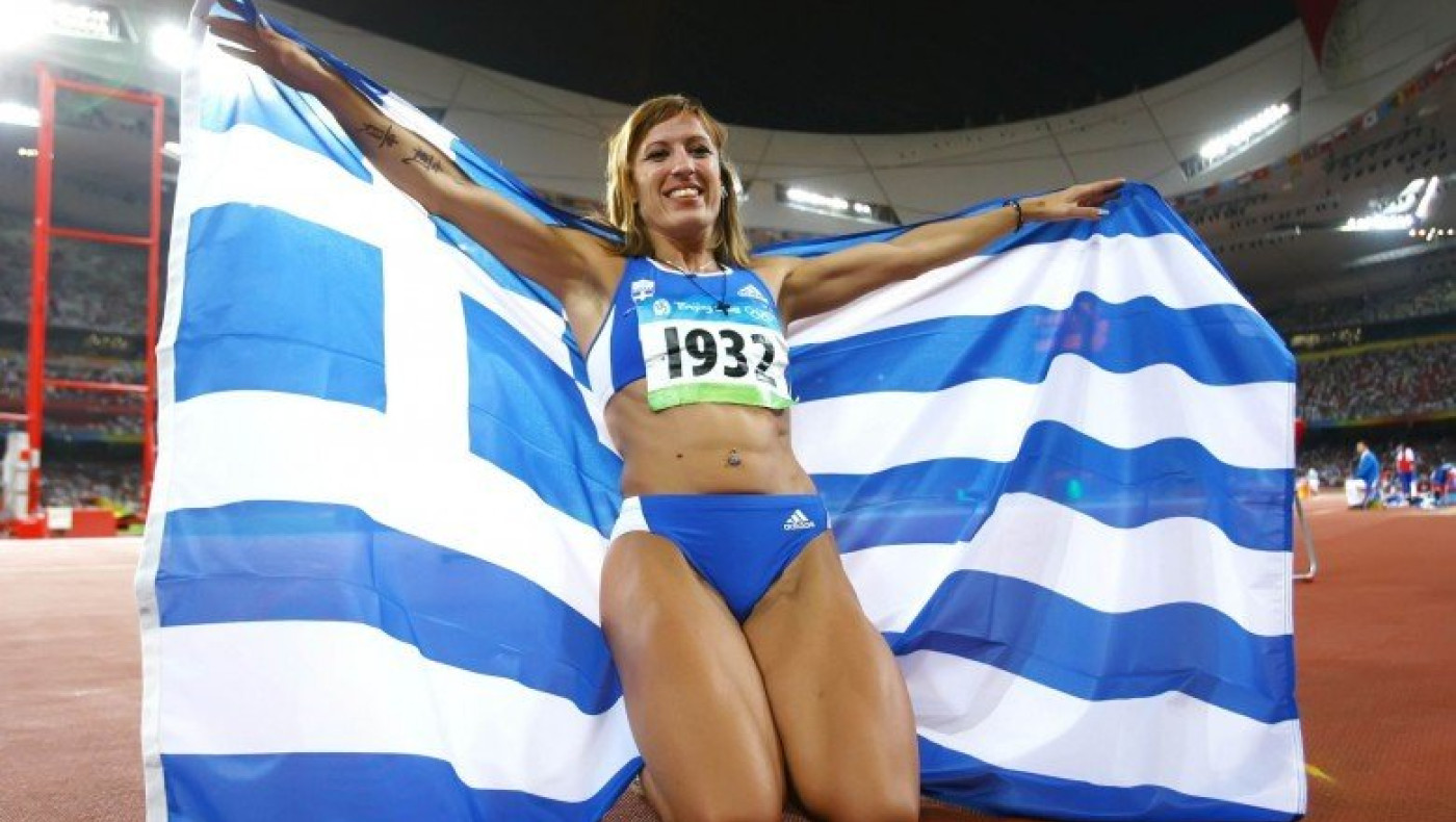 Δεβετζή: «Με έπιασε από το λαιμό, με κόλλησε στη ντουλάπα»