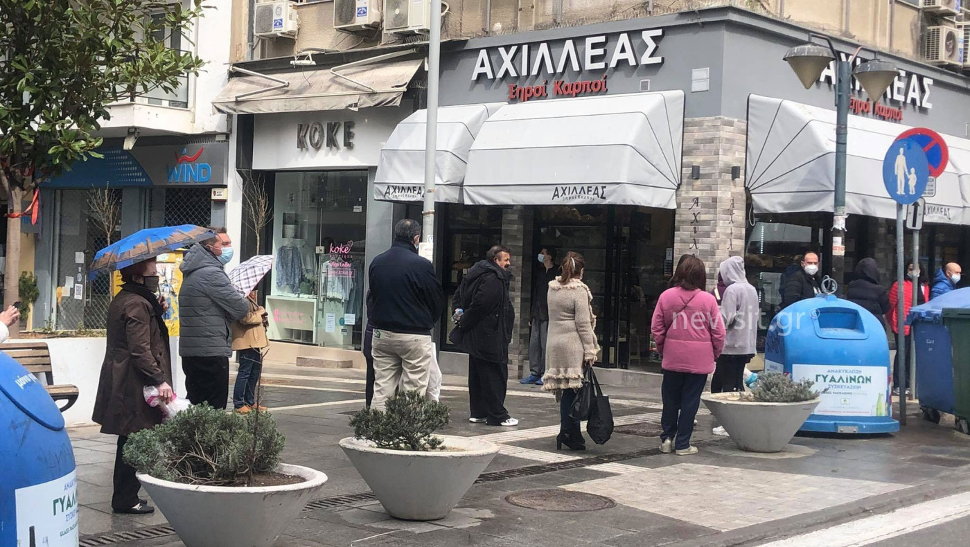 Καλαμαριά: Ο φούρνος που έσπασε κάθε ρεκόρ... ουράς για μια λαγάνα