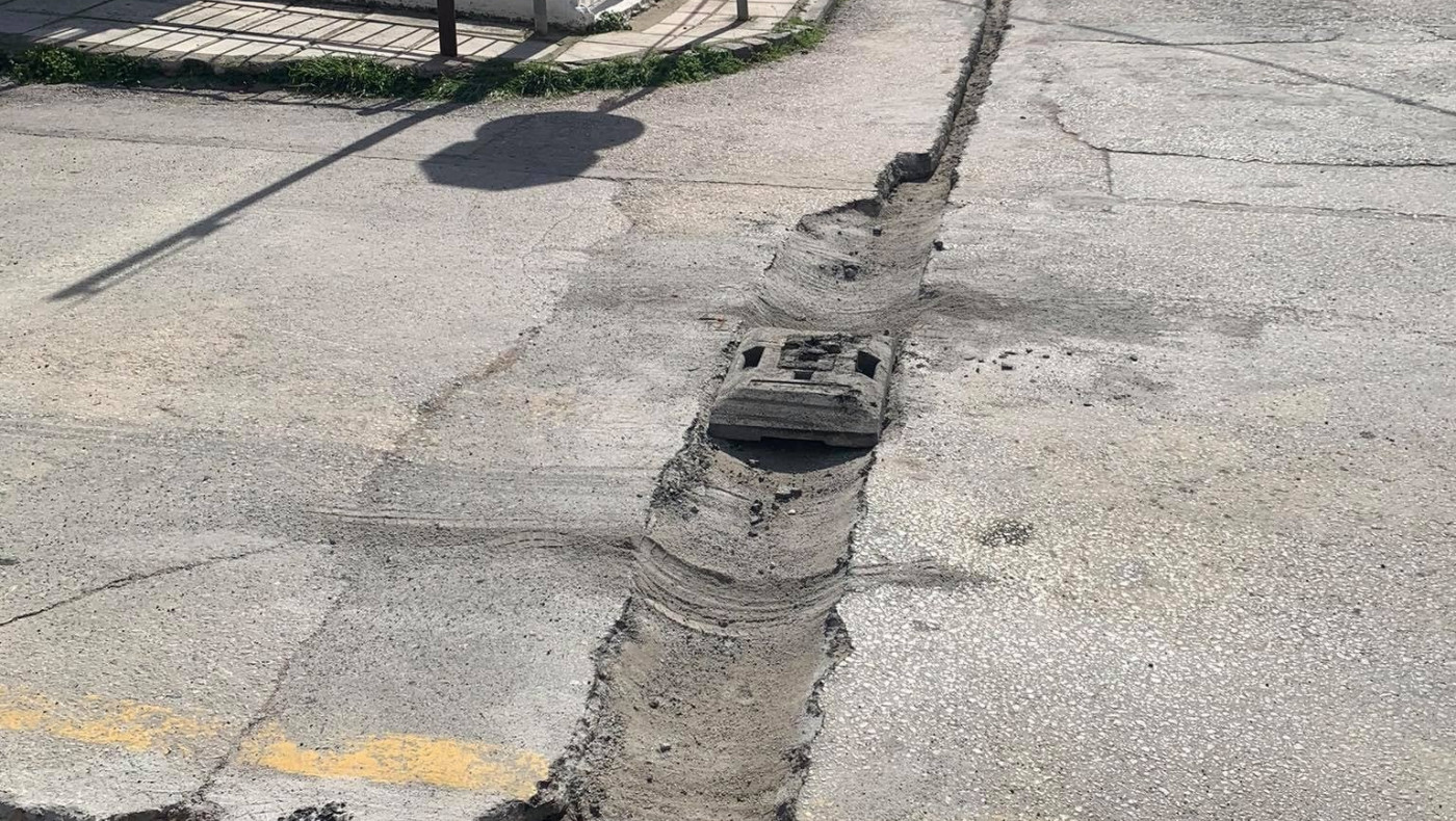 Καλαμαριά: Παράτησαν τις... τρύπες στη μέση του δρόμου, ζημιές σε αυτοκίνητα