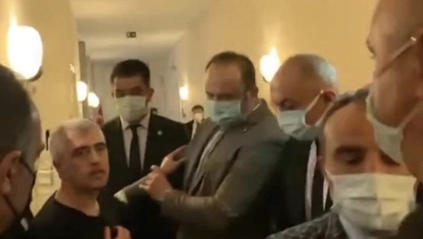 ΣΟΚ: Σύλληψη φιλοκούρδου βουλευτή μέσα στην τουρκική βουλή