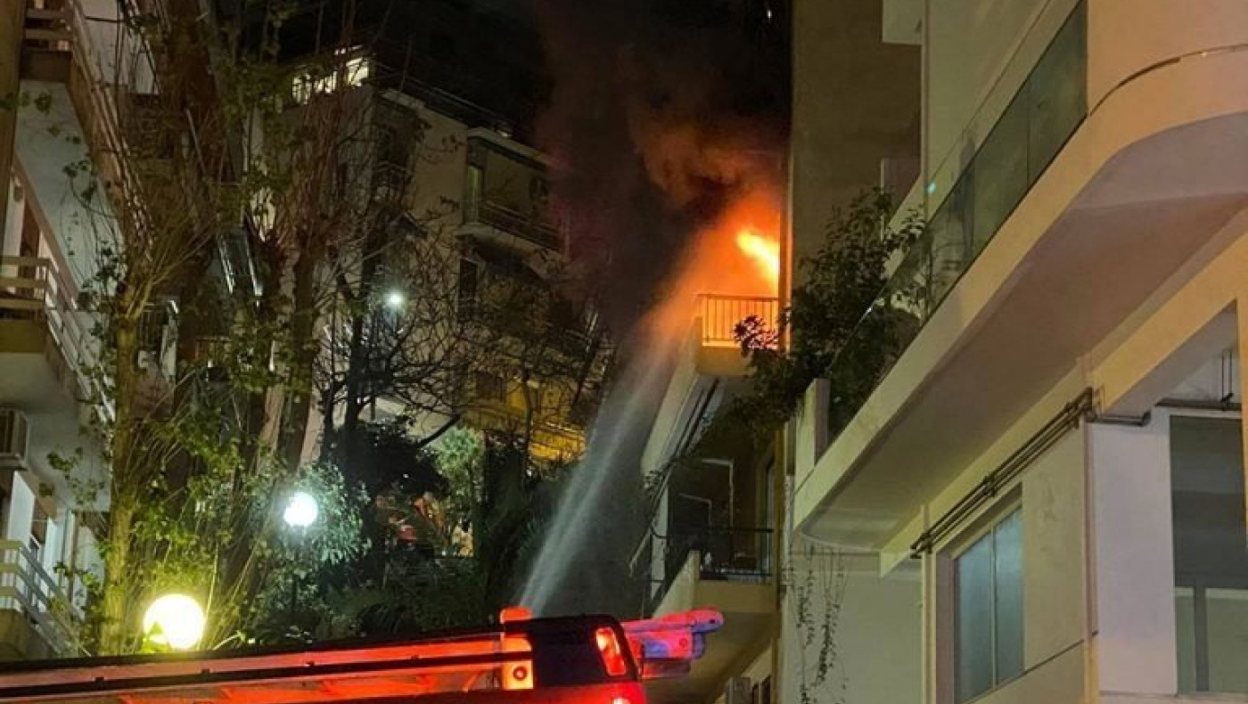 Θεσσαλονίκη: Κάηκε ολοσχερώς διαμέρισμα από πυρκαγιά στην Ανω Πόλη
