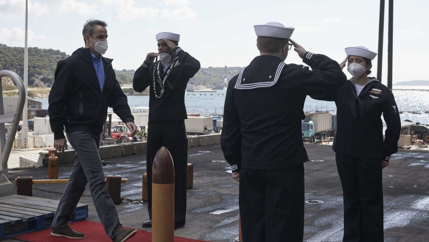 Όσα είδε ο Μητσοτάκης στο θηριώδες αεροπλανοφόρο «Αϊζενχάουερ»!