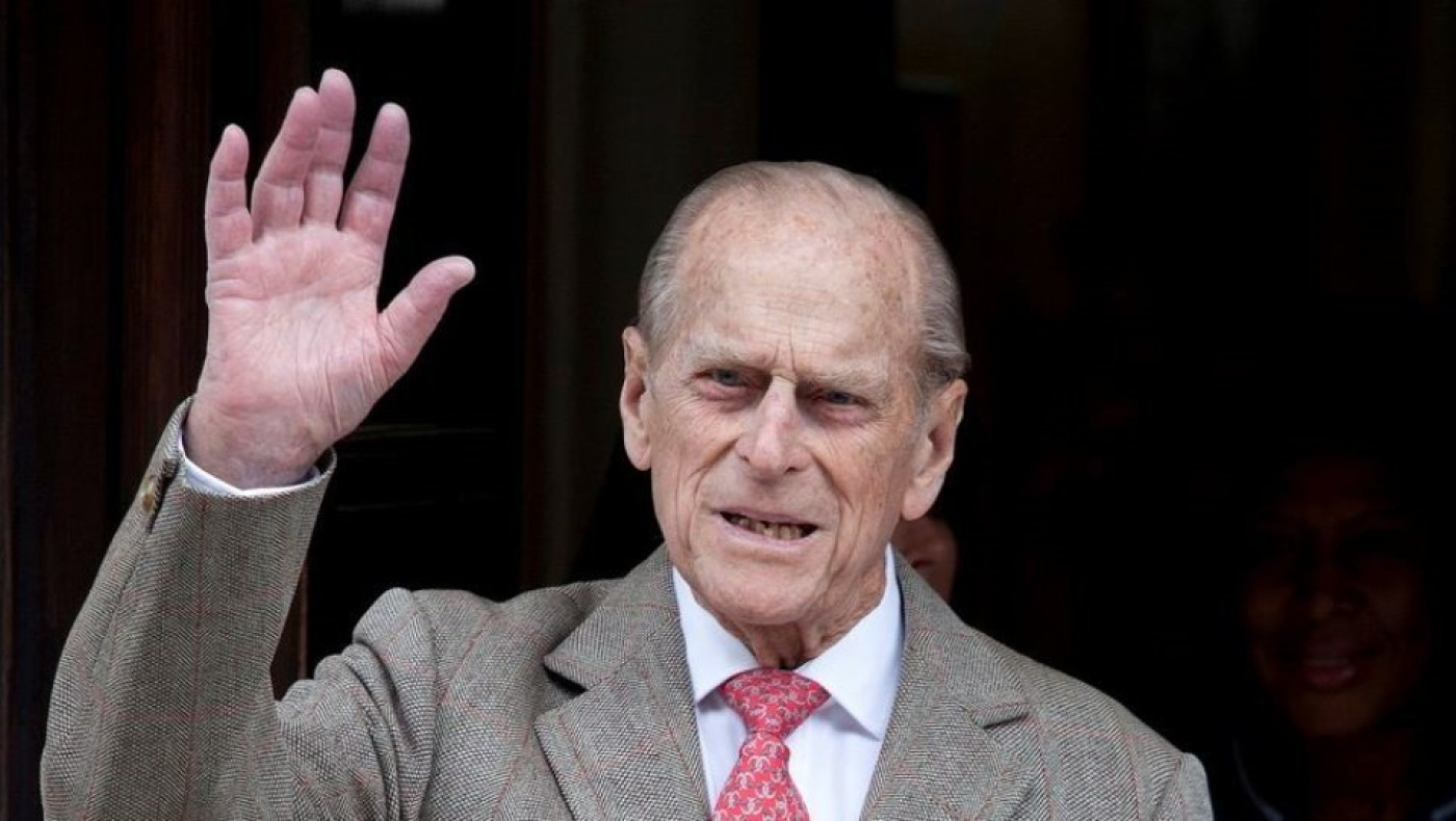 Ιστορική φωτογραφία: Ο Δούκας του Εδιμβούργου Φίλιππος και σύζυγος της Ελισάβετ ντυμένος τσολιάς!