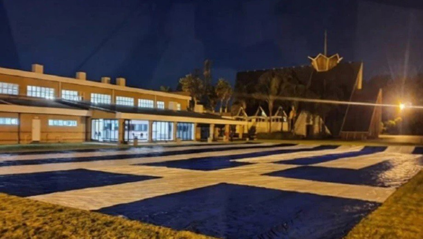 Συγκίνηση: Ελληνική σημαία 1.600 τ.μ. από τους Έλληνες της Ν. Αφρικής