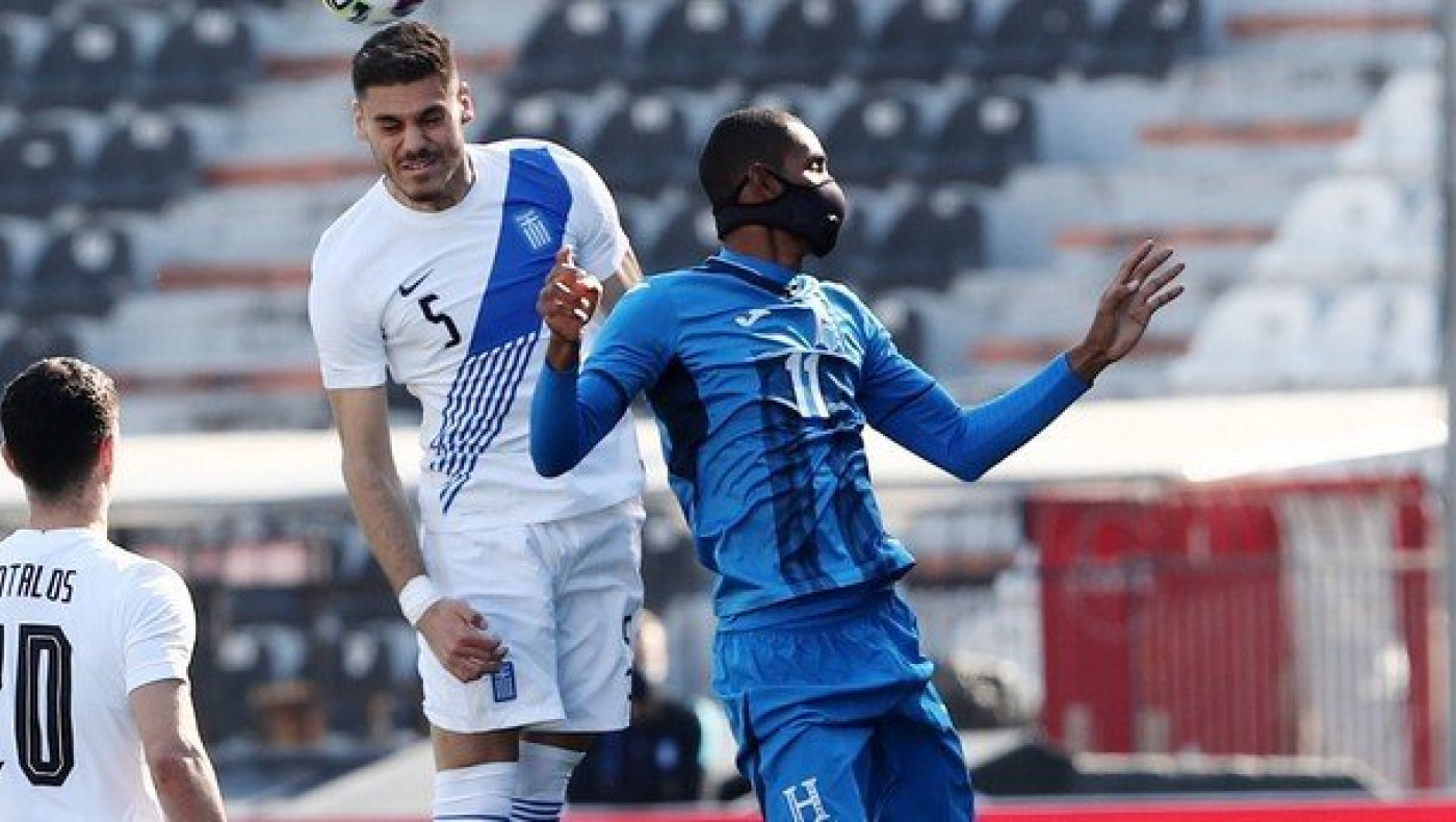 Παίκτης της Ονδούρας αγωνίζεται με μάσκα! (vid)