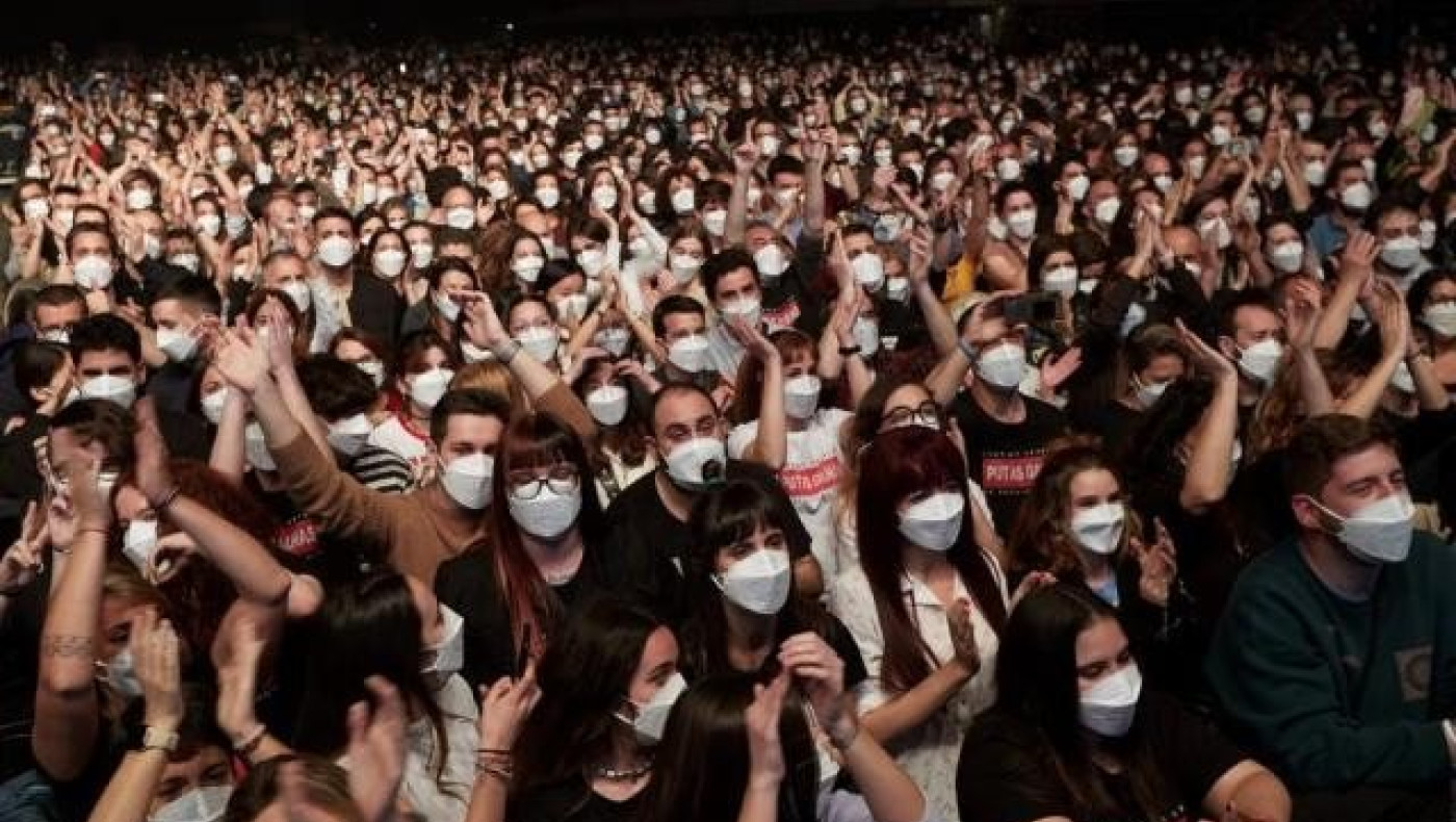 Απίστευτο: Συναυλία με 5.000 άτομα που έκαναν τεστ κορωνοϊού!