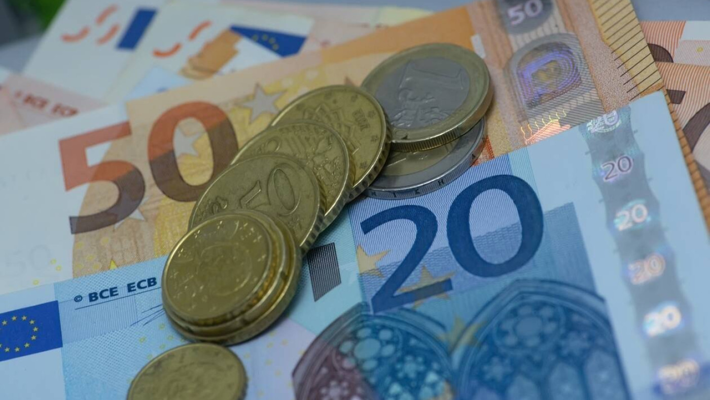 ΟΑΕΔ - Επίδομα 400 ευρώ, πότε πληρώνονται οι δικαιούχοι