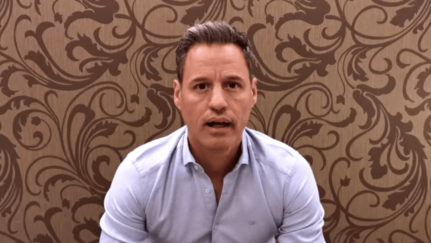 Γρηγόρης Πετράκος ξεσπά για τα κανάλια: «Κάνω εμετό στη μούρη σας»