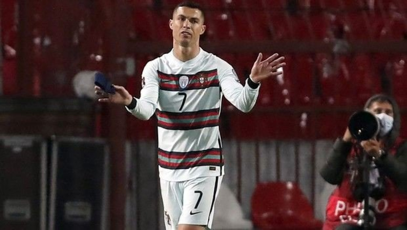 Το πεταμένο περιβραχιόνιο του Ρονάλντο έπιασε... 64 χιλιάδες ευρώ!