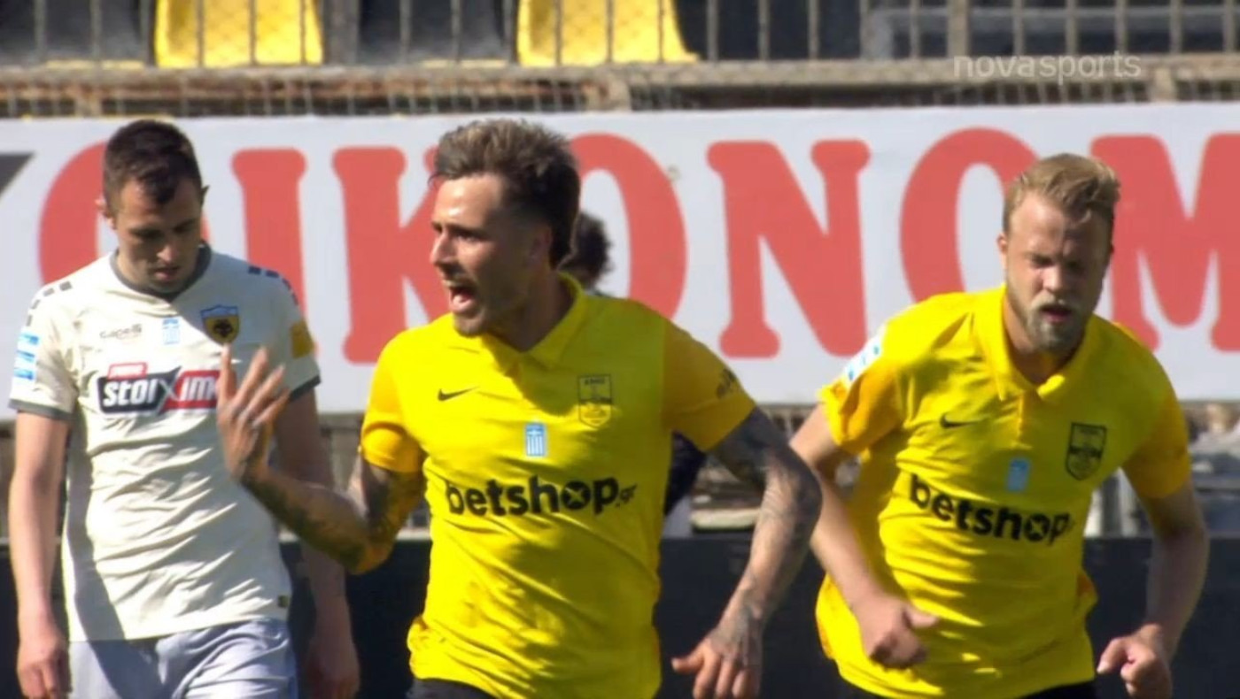 Μειώνει σε 1-3 με τον Μαντσίνι ο Άρης