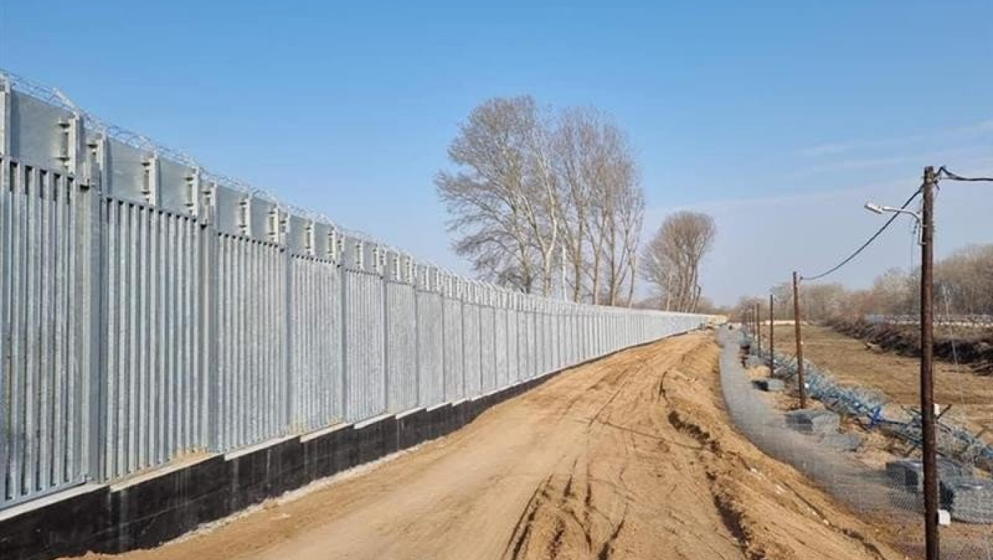 ﻿Πώς χτίζεται ο φράχτης στον Εβρο μήκους 27 χιλιομέτρων