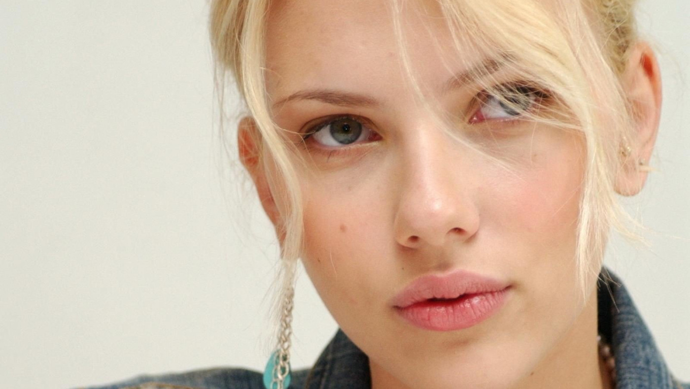 Scarlett Johansson: Εγώ και η οικογένεια μου ζούσαμε από συσσίτια (ΒΙΝΤΕΟ)