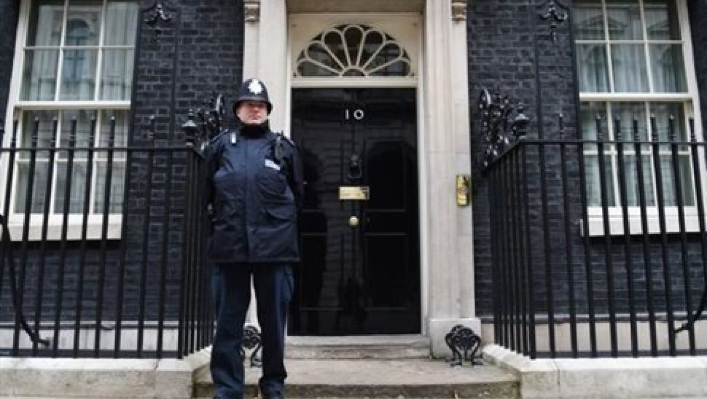 Καβγάς με βρετανικό φλέγμα: Ποιος θα σχηματίσει κυβέρνηση μετά τις εκλογές;