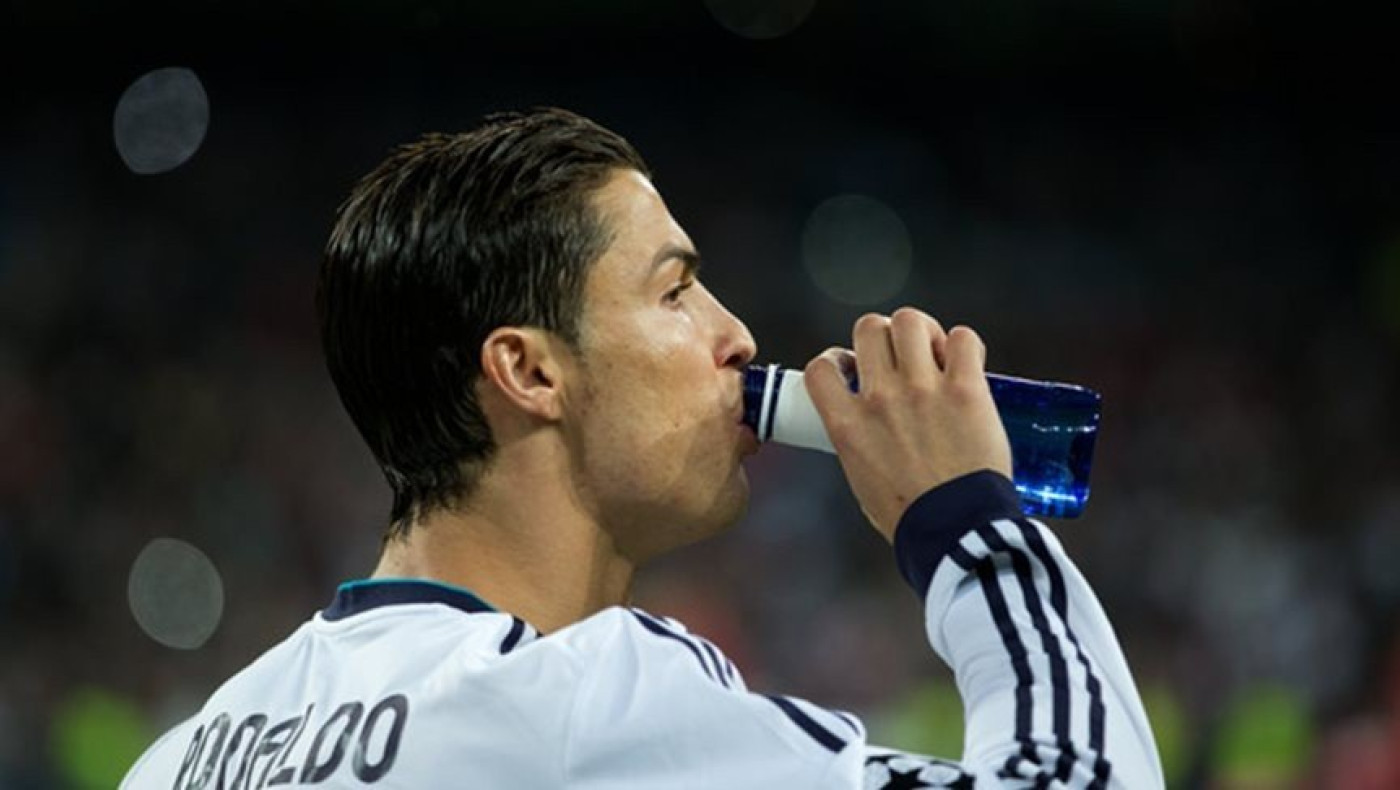 O Kριστιάνο... κέρασε αναψυκτικό για να γλιτώσει (Video)