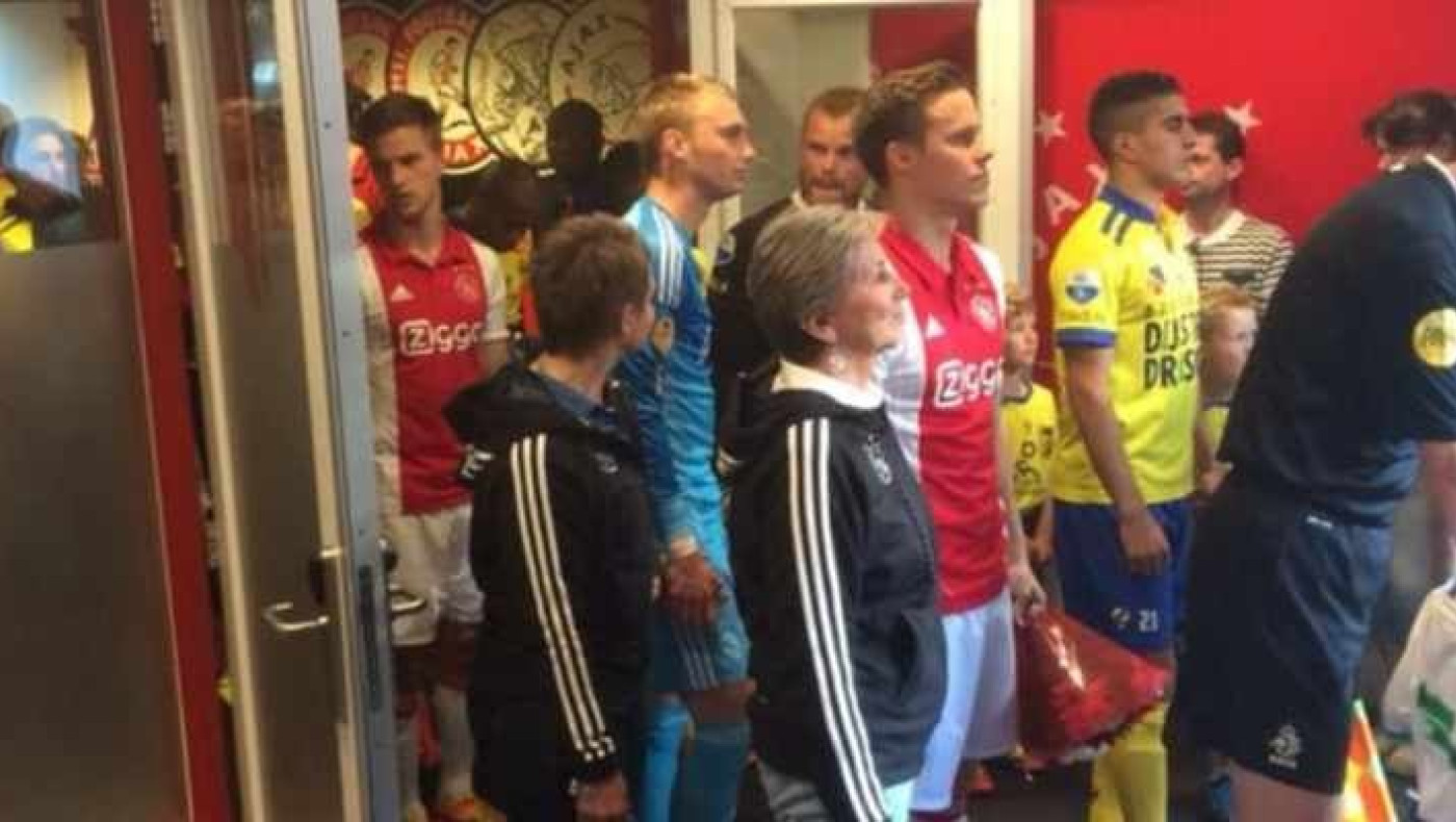 Στο γήπεδο με τις μητέρες τους οι παίκτες του Άγιαξ (pics)