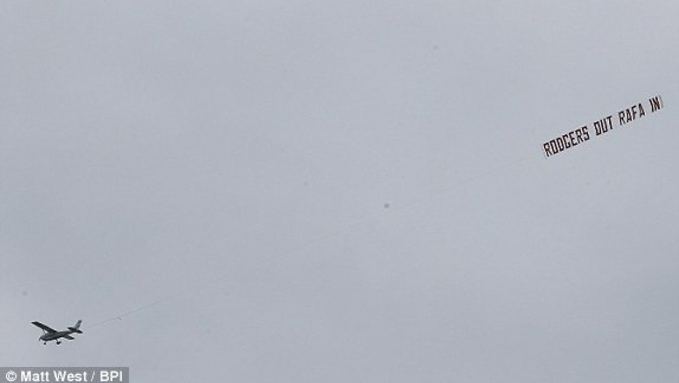 Το είπαν και το έκαναν! Αεροπλανάκι με... Rodgers out, Rafa in