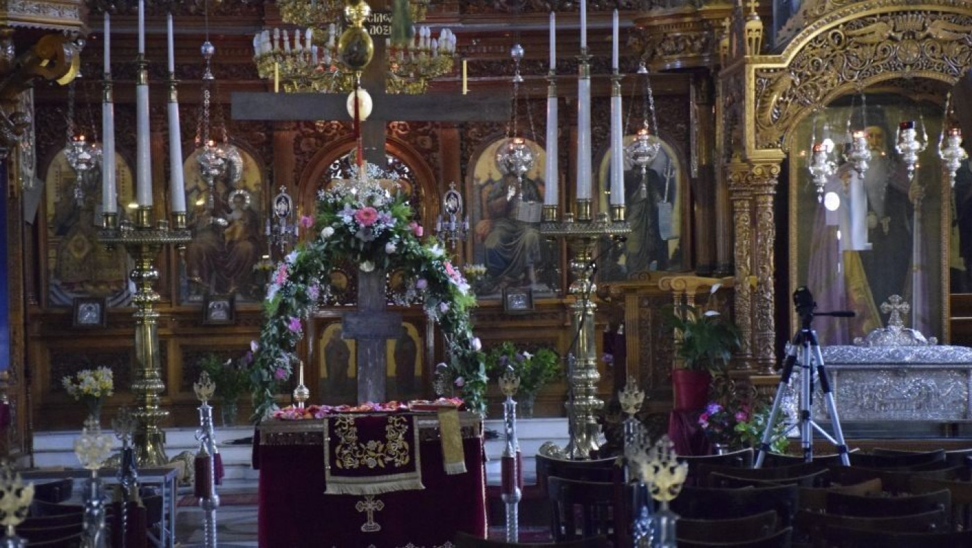 Με διπλή μάσκα και περιορισμό στον αριθμό των ατόμων οι εκκλησίες τη Μ. Εβδομάδα