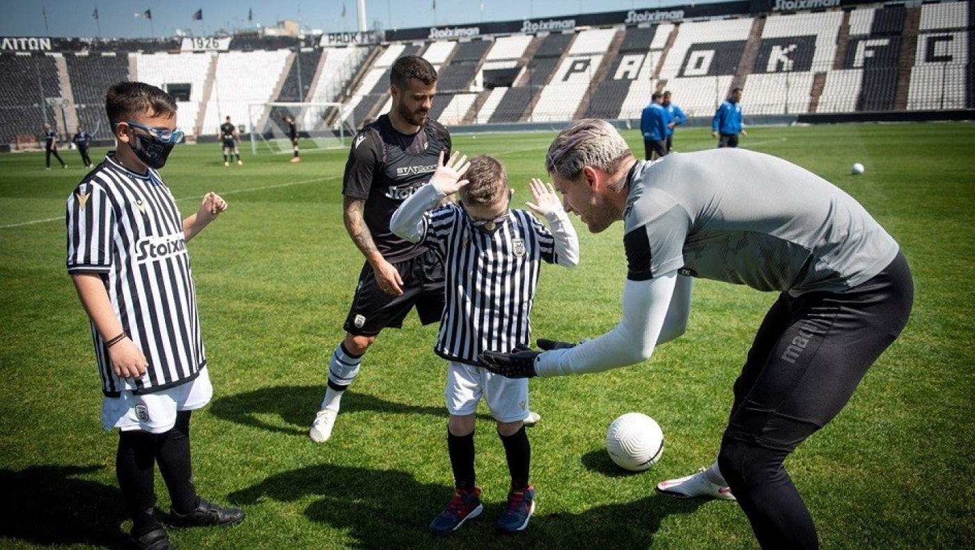 Ο Πασχαλάκης και η υπέροχη στάση του απέναντι στον μικρό Χρήστο!