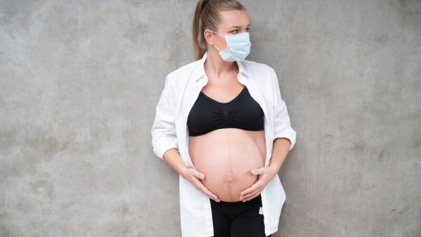 SOS: «Όχι» AstraZeneca και J&J για εγκύους και όσες θέλουν να τεκνοποιήσουν