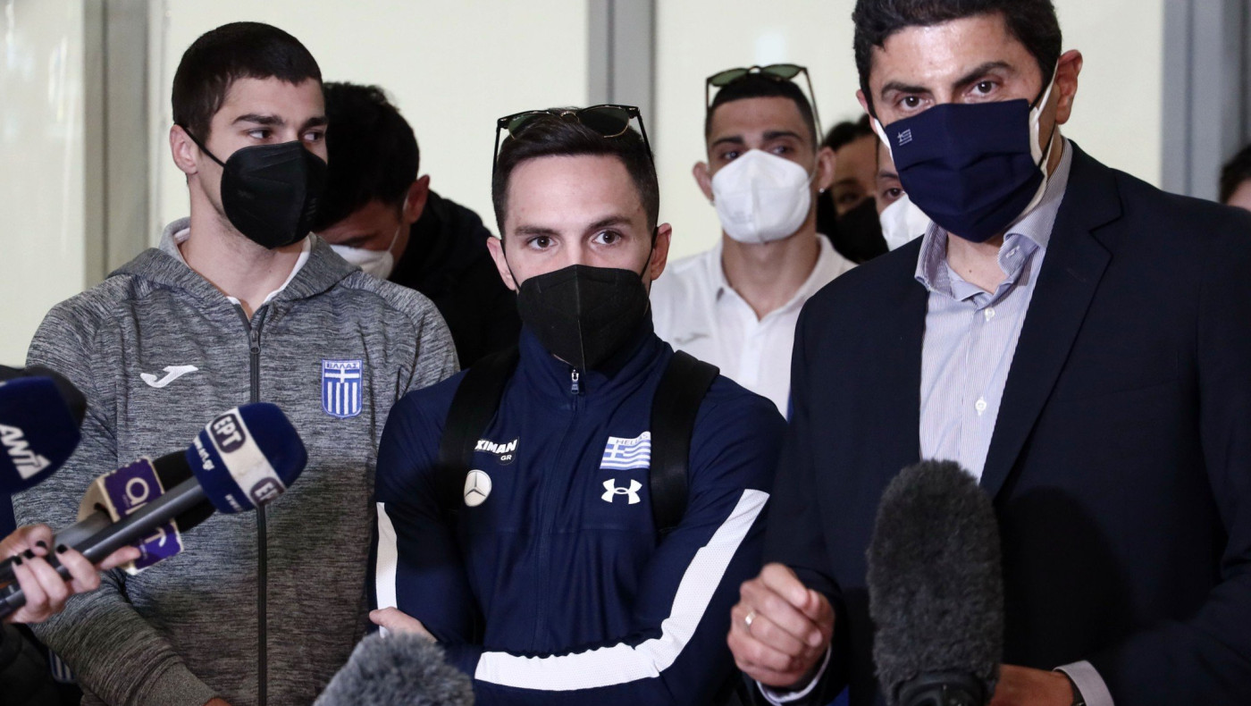 Άφιξη του χρυσού Πετρούνια με αιχμές για Αυγενάκη, πολιτεία