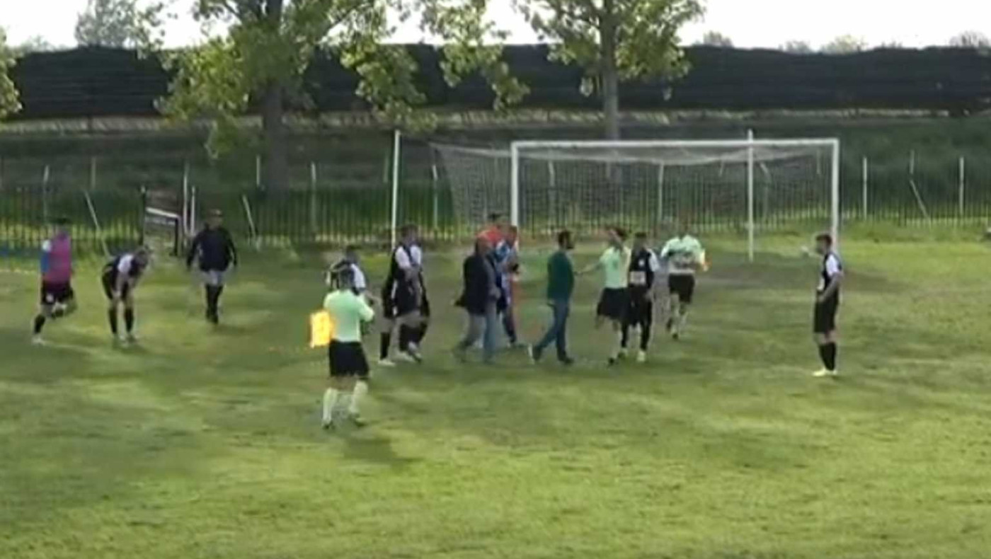 Γ' Εθνική: Χαμός και ντου στον διαιτητή στο Νίκη Αγκαθιάς-Ποσειδώνας Μηχανιώνας!