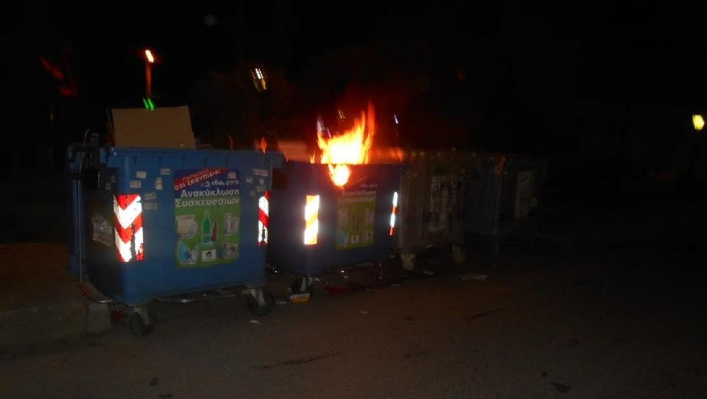 Μπαράζ εμπρησμών σε κάδους απορριμμάτων στον Εύοσμο