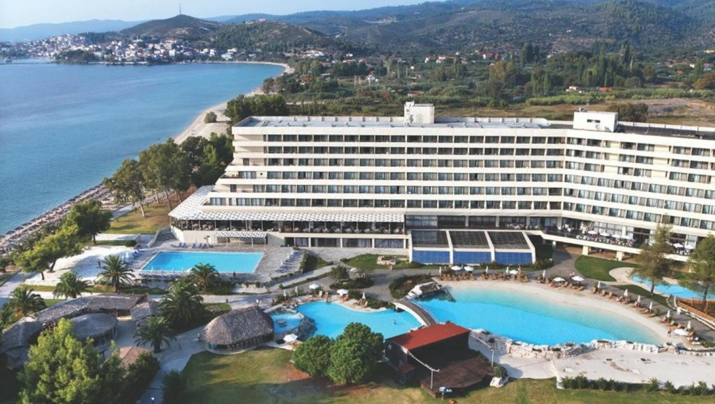 Πόρτο Καρράς: Πότε ανοίγει το εμβληματικό ξενοδοχείο!