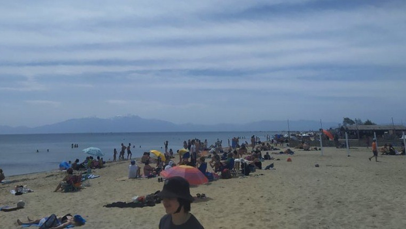 Ποταμός Επανομής: «Βούλιαξε» η παραλία - Ετοιμάζονται τα μπιτς μπαρ