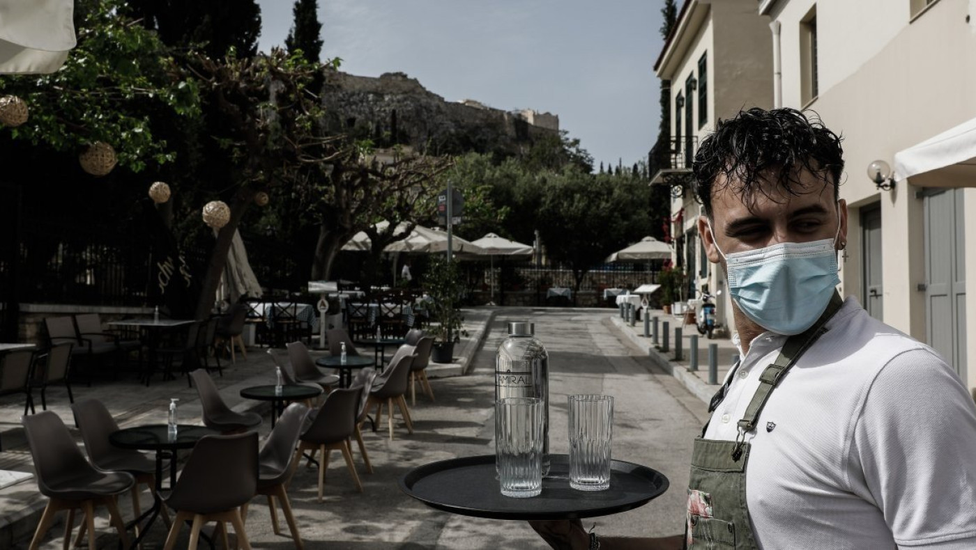 Εστίαση: Βουλευτές της ΝΔ ζητούν από τον Χαρδαλιά μουσική και επέκταση ωραρίου